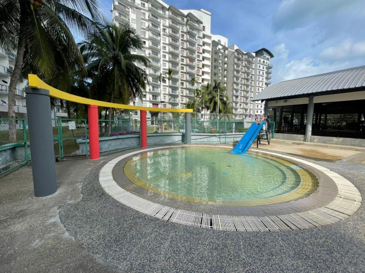 Fullhouse Marina View Villas Apartment Port Dickson Bagian luar foto