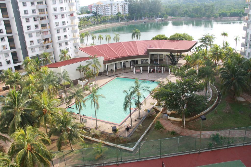 Fullhouse Marina View Villas Apartment Port Dickson Bagian luar foto